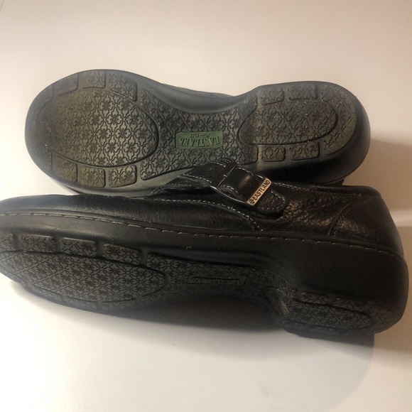 Woman’s EastLand memory foam slip on shoes - Picture 9 of 11